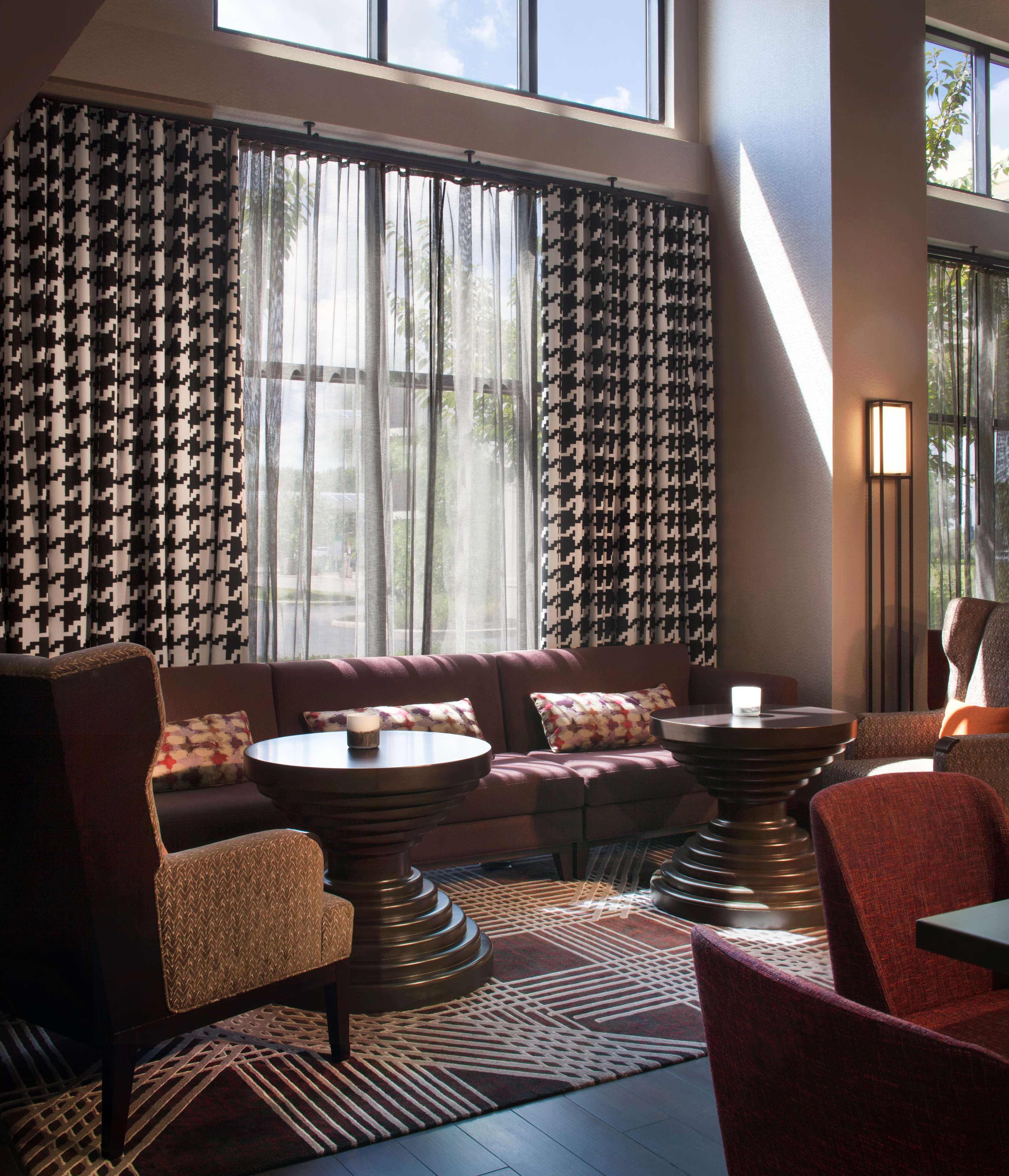 Hampton & Columbus-easton Area Hotel